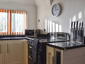 Lavastoviglie, pentole/stoviglie/utensili, freezer