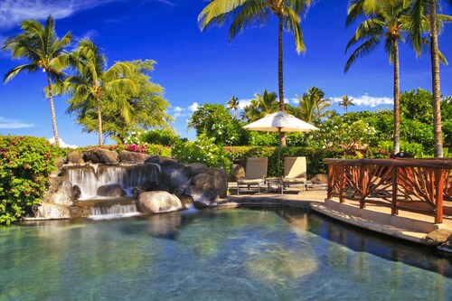 I. P.M ESITTÄÄ: Penthouse I203 - Suunnittelijan sisustus- ja merinäkymät!