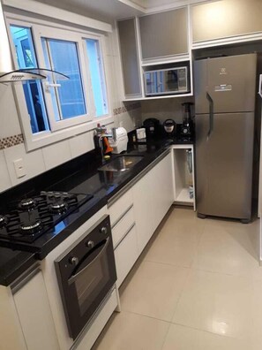Fridge, microwave, oven, stovetop - Residencial Santa fé flat (Centro)