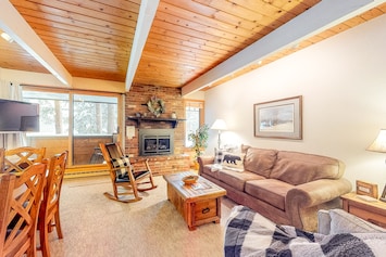 Image of Cozy, comfortable condo with pool & hot tubs - walk to lifts & Main Street