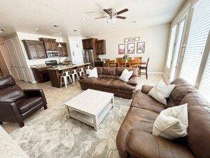 Smart TV, videojuegos, futbolito y tenis de mesa 