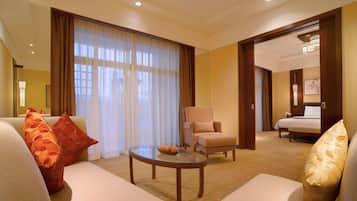 Suite Premium, 1 cama King size | Minibar, caja de seguridad en la habitación, escritorio y ropa de cama