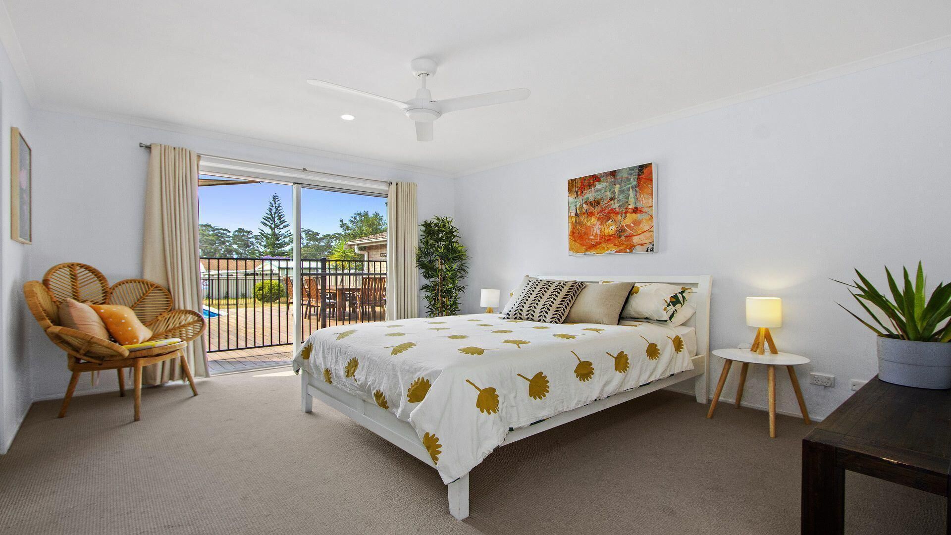 4 bedrooms, iron/ironing board, WiFi, bed sheets