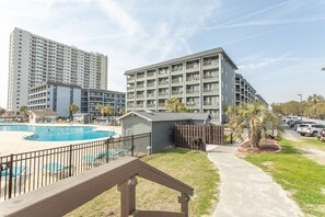 Exterior - Birdie's Beachfront II - The Only Oceanfront Condo To Be At Myrtle Beach Resort (Myrtle Beach)