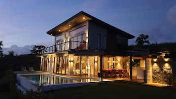 Exclusive Villa, Non Smoking, Garden View | Premium bedding, Select Comfort beds, minibar, in-room safe