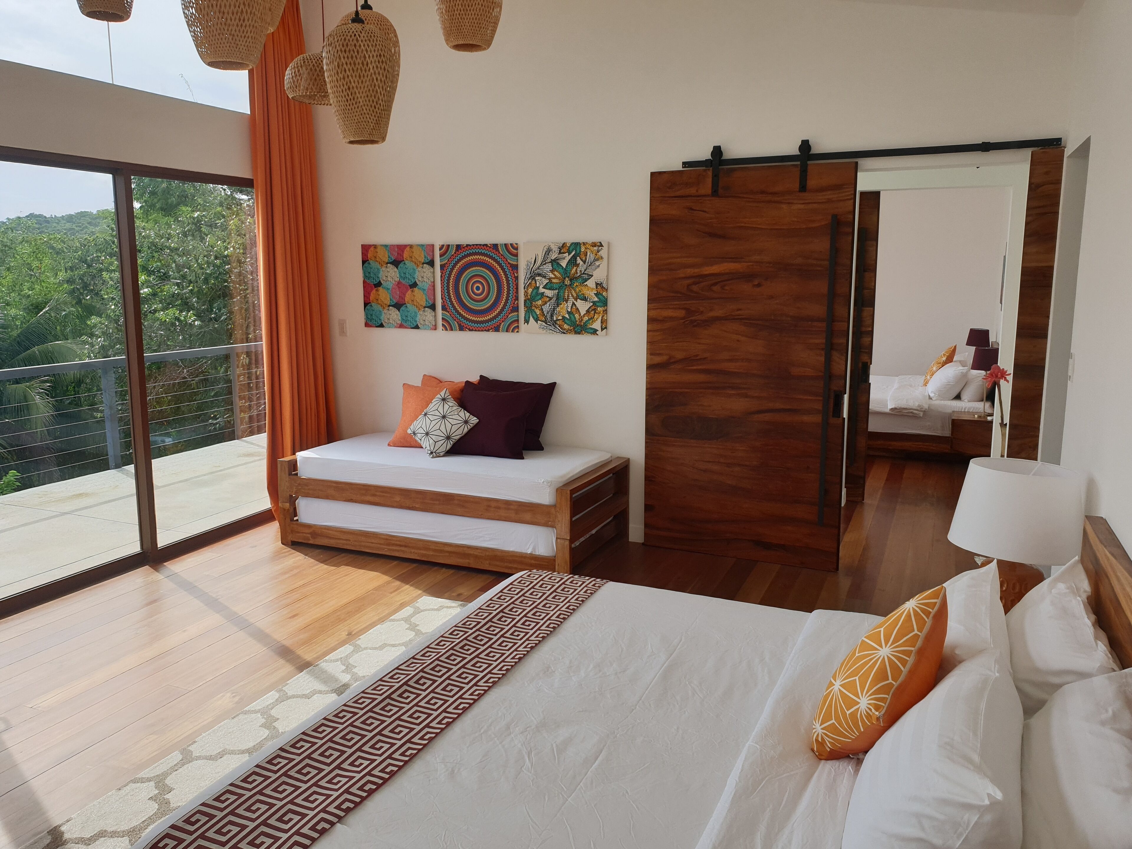 Ropa de cama de alta calidad, colchones Select Comfort y minibar 