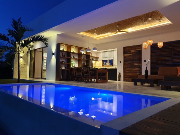 Vila grand, para não fumantes, vista para o jardim | 2 quartos, roupas de cama premium, camas Select Comfort, frigobar