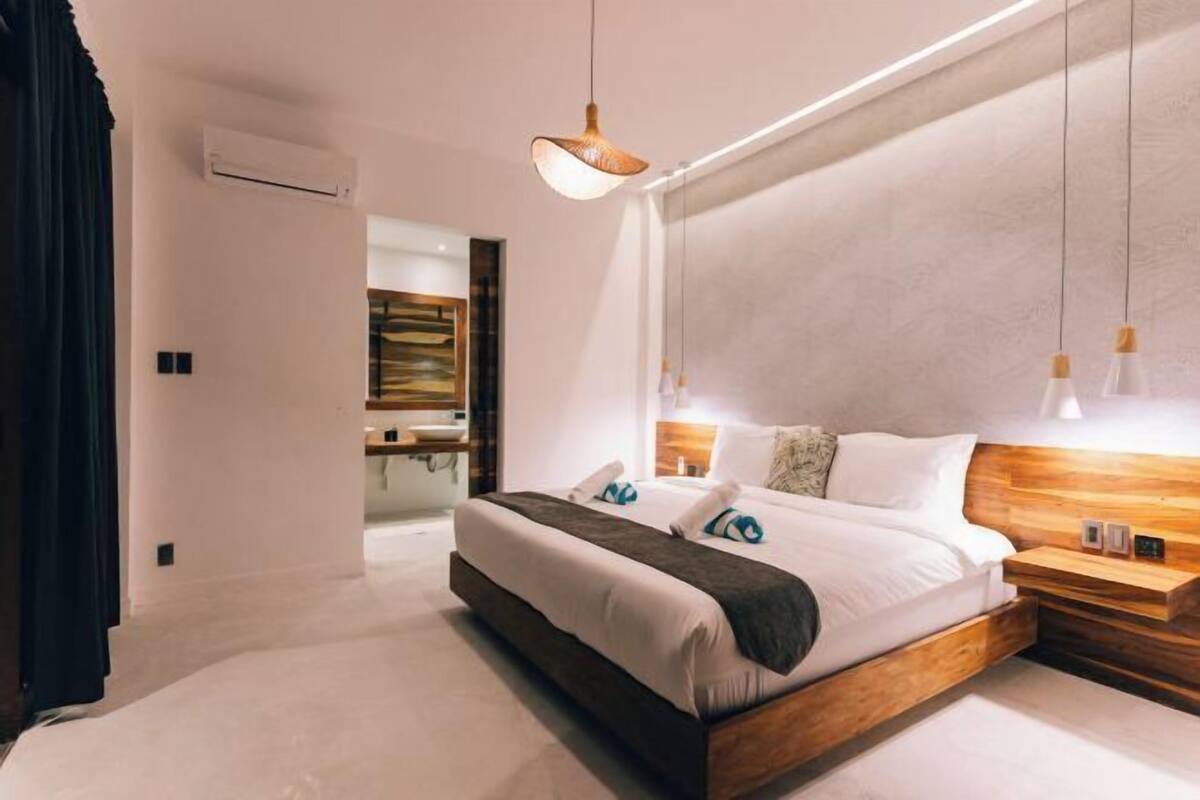 Premium bedding, Select Comfort beds, minibar, in-room safe
