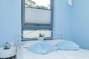 2 عدّة غرف نوم ومكواة/لوح كي وواي فاي وملاءات أسرّة