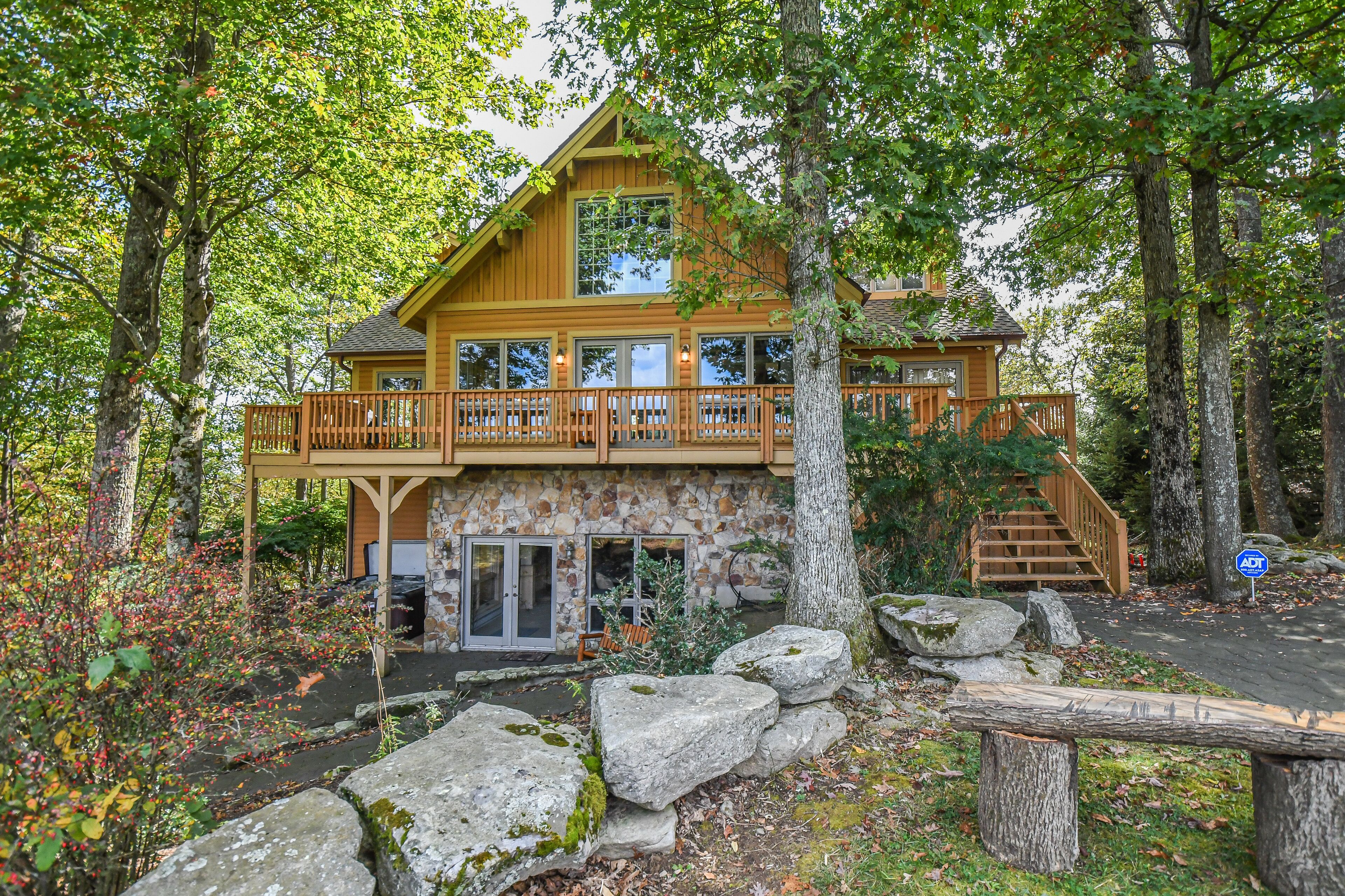 Alpine Adventure | Ski In/Ski Out, Private Hot Tub