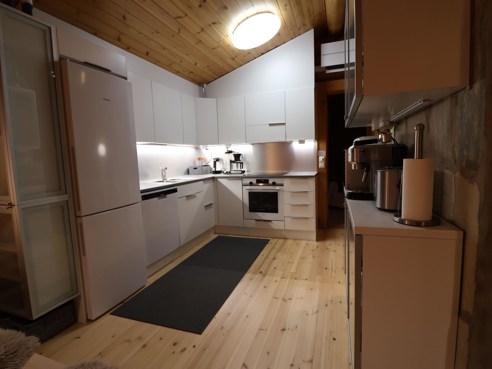 Fridge, microwave, dishwasher, cookware/dishes/utensils