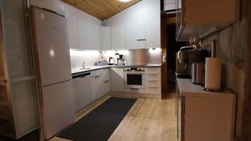 Fridge, microwave, dishwasher, cookware/dishes/utensils