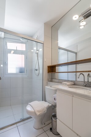 Shower, hair dryer - AV203 - Beautiful Studio in Avanhandava Street (São Paulo)