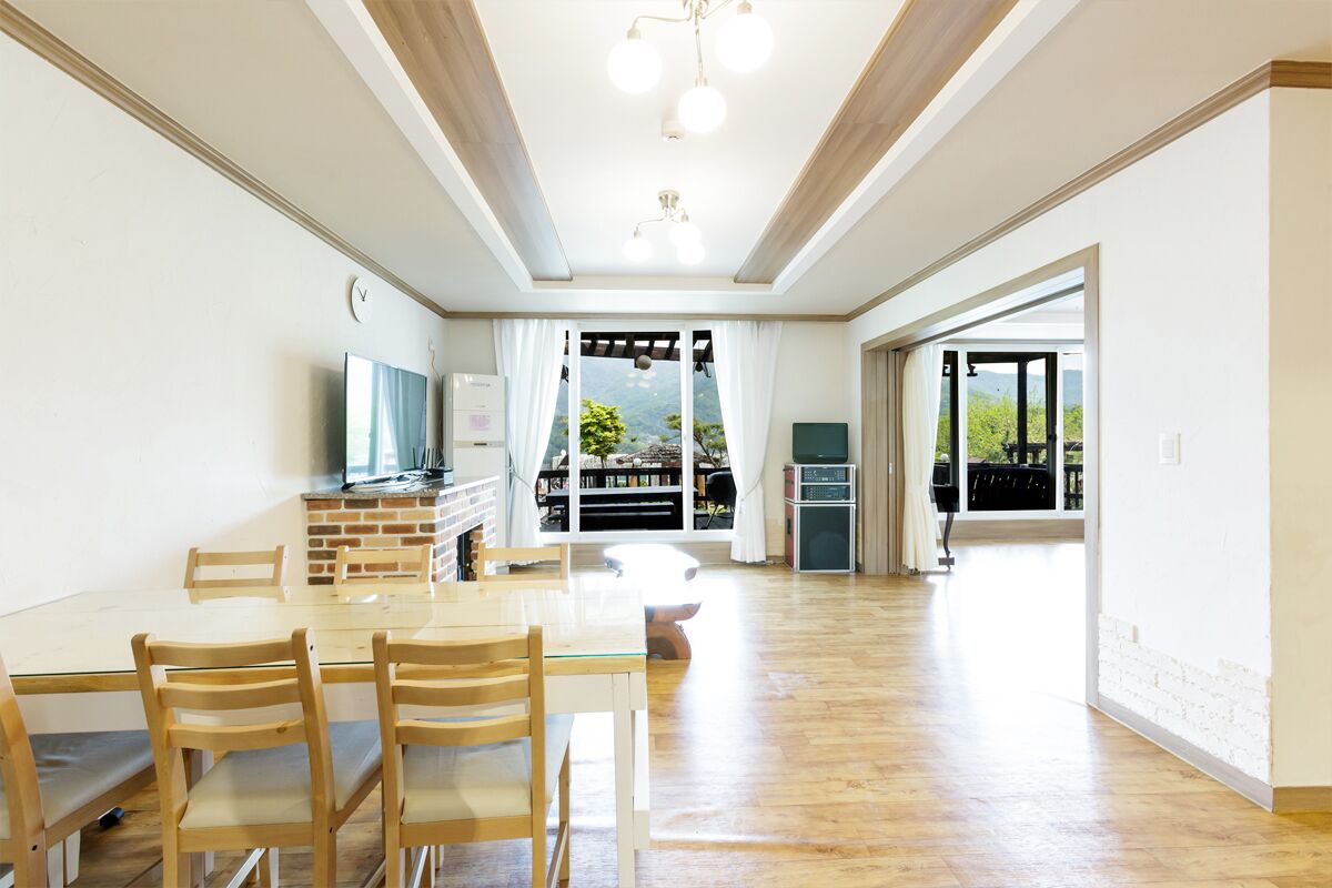 Condo (Ruby, Max 7 People) | Living area | Flat-screen TV, DVD player