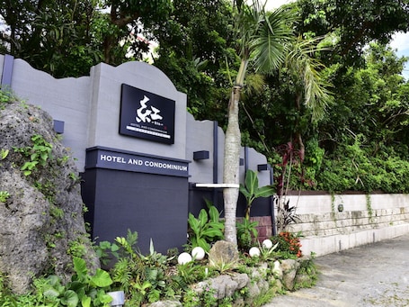 Exterior. Hotel Bin
