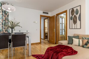 TV - Waou Chamberi I - Alquiler Corta Duración (Madrid)