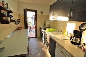 Fridge, microwave, oven, dishwasher