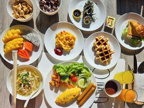 Daily continental breakfast (THB 470.8 per person)