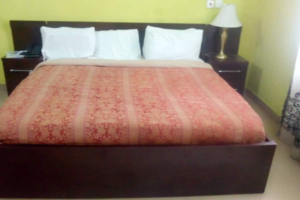 Executive Room | 1 bedroom, Egyptian cotton sheets, premium bedding, pillowtop beds