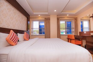 Superior Double Room | Minibar, in-room safe, desk, soundproofing - Hotel Yellow Pagoda Pokhara (Pokhara)