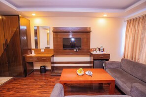 Executive Studio Suite | Minibar, in-room safe, desk, soundproofing - Hotel Yellow Pagoda Pokhara (Pokhara)