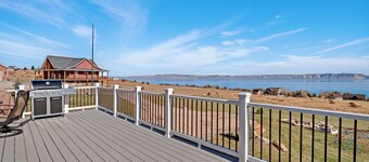 Nydelig, familievennlig, hundevennlig hjem med fantastisk utsikt og en full lekeplass