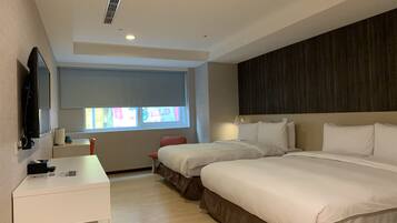 Deluxe Quadruple Room | Bathroom | Shower, rainfall showerhead, hair dryer, slippers