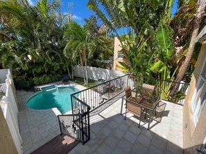 حمّام سباحة مُدفَّأ