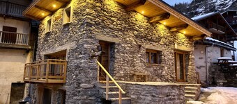 Individual chalet la grange very close to the slopes