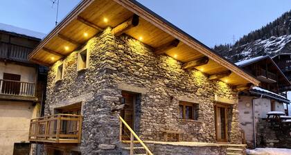 Individual chalet la grange very close to the slopes