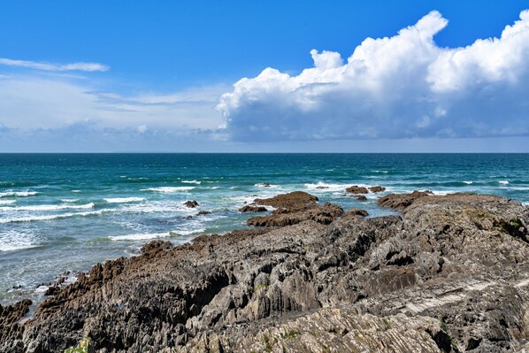 A rocky coastline with the ocean in the background. - Ocean Lookout (Woolacombe)