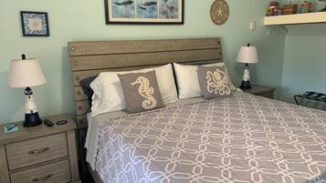 Basic Room, 1 King Bed (Unit 4)