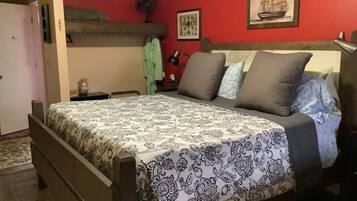 Basic Room, 1 King Bed (Unit 6)