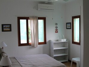 Apartment (Bottom Floor) | Desk, free WiFi, bed sheets - Ilha Azul House (Ponta d'Ouro)
