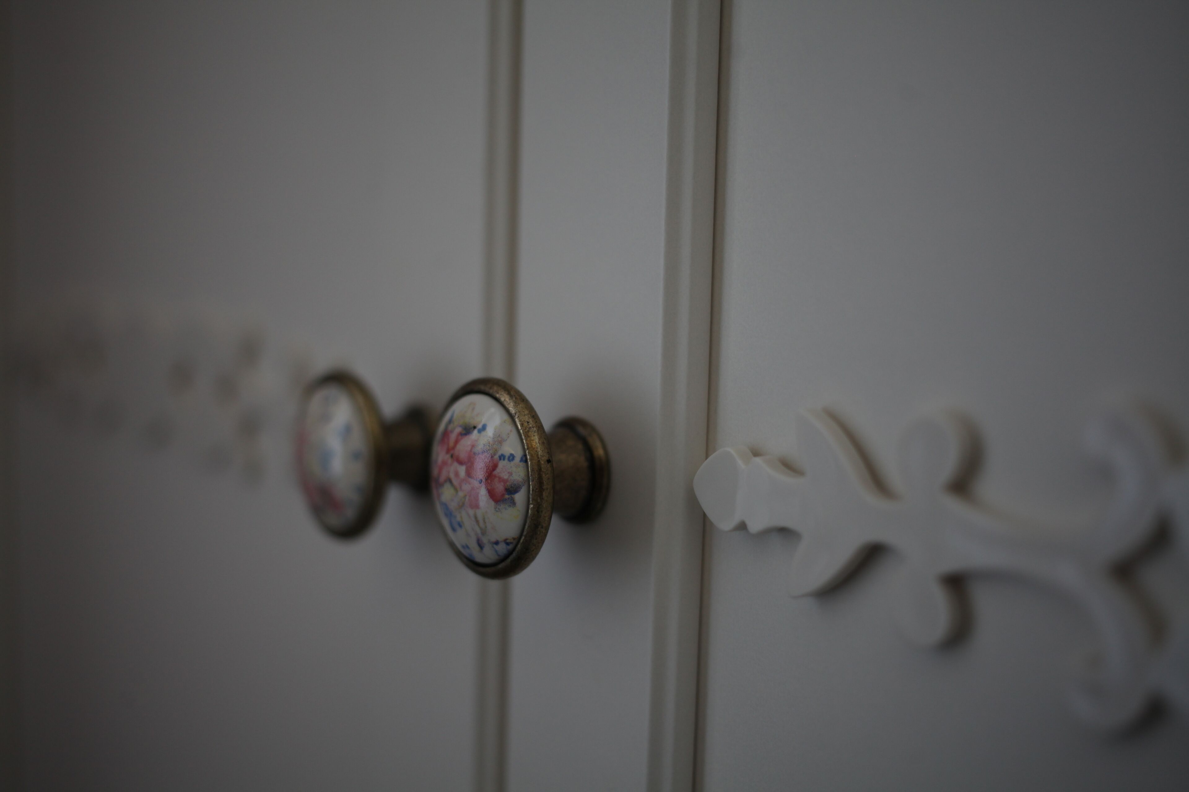 A door with a floral knob and a decorative keyhole.