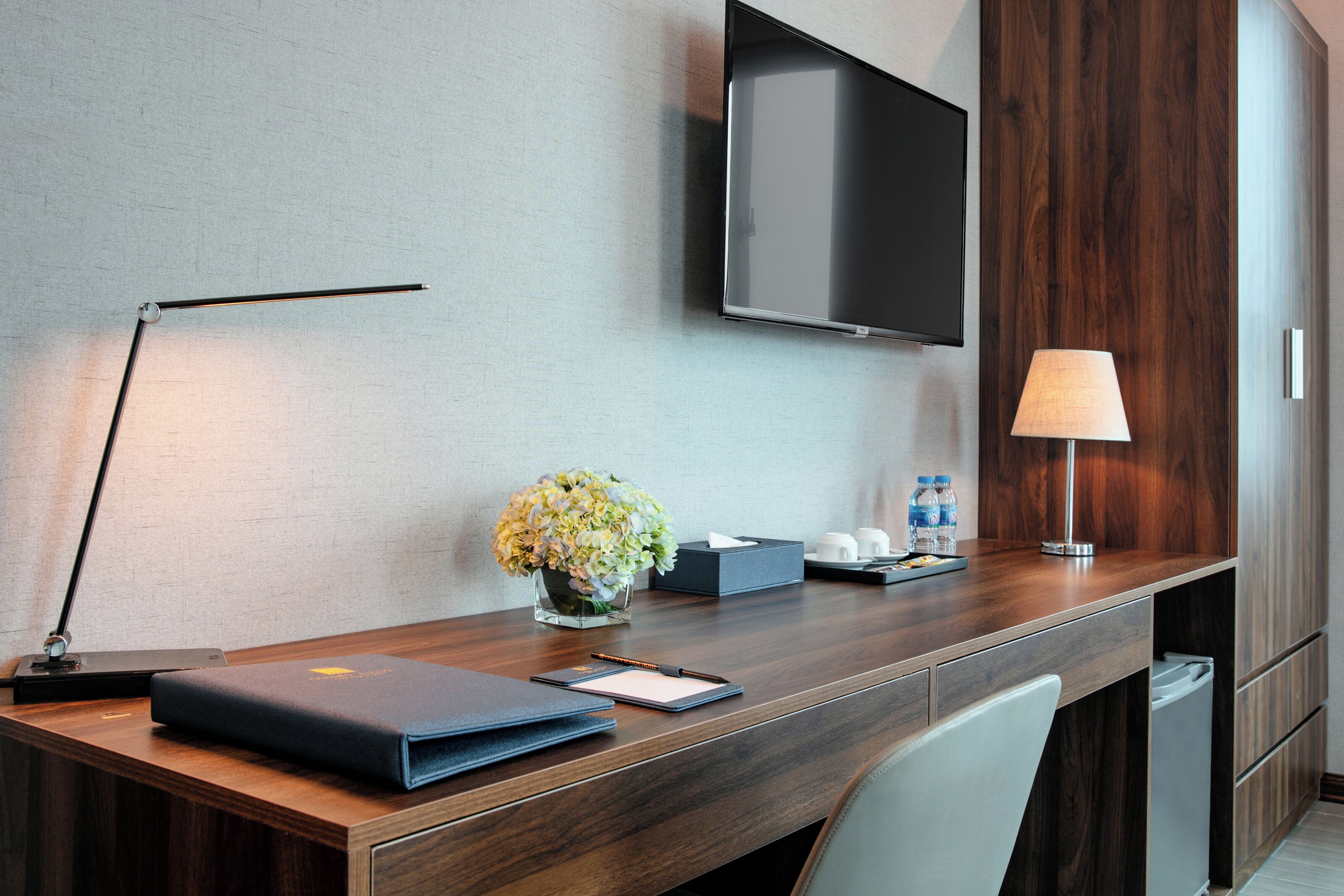 Minibar, Zimmersafe, Schreibtisch, kostenloses WLAN