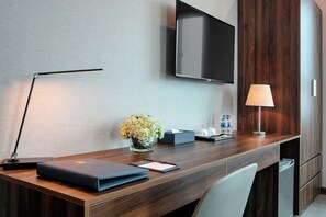 Minibar, caja de seguridad en la habitación, escritorio y wifi gratis 