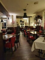 Se ofrece un desayuno bufé todos los días (5.00 EUR por persona)