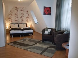 Suite junior | Escritorio, espacio para trabajar con un portátil, wifi gratis