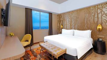 套房 | 書桌、床單