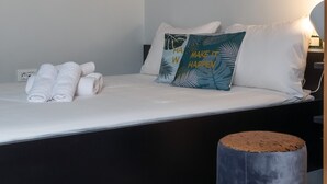 1 bedroom, soundproofing, iron/ironing board, free cots/infant beds - Athens Downtown Loft (Athens)