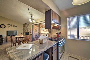 Fridge, microwave, stovetop, dishwasher - Condo on Golf Course: 2 Mi to Grindstone Lake! (Ruidoso)