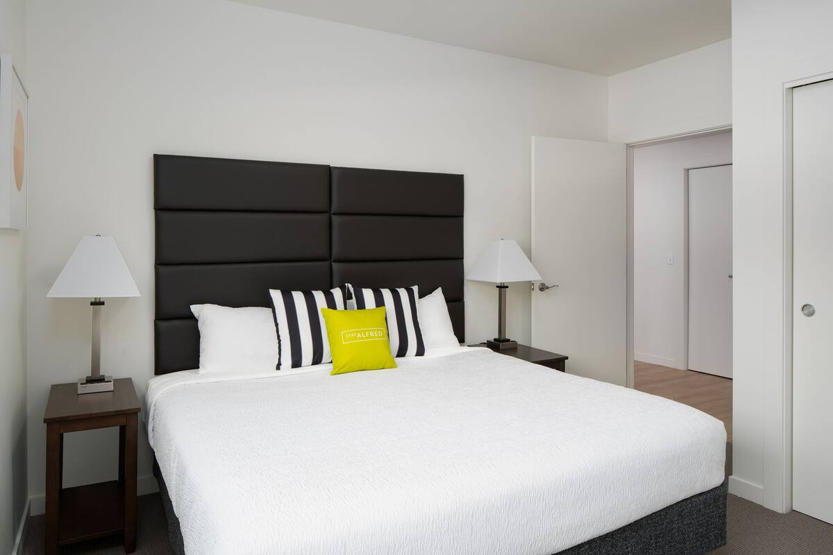 Iron/ironing board, WiFi (free), bed sheets