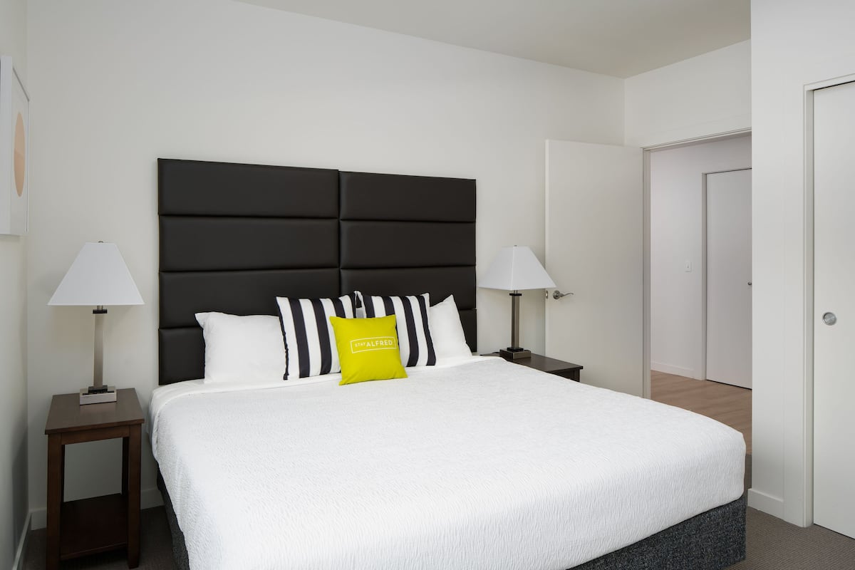 5 bedrooms, iron/ironing board, free WiFi, bed sheets