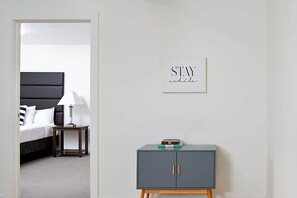 Appartement Standard, 1 chambre | Espace de travail pour ordinateurs portables, fer et planche Ă repasser