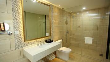 Signature Suite | Bathroom | Shower, free toiletries, hair dryer, slippers