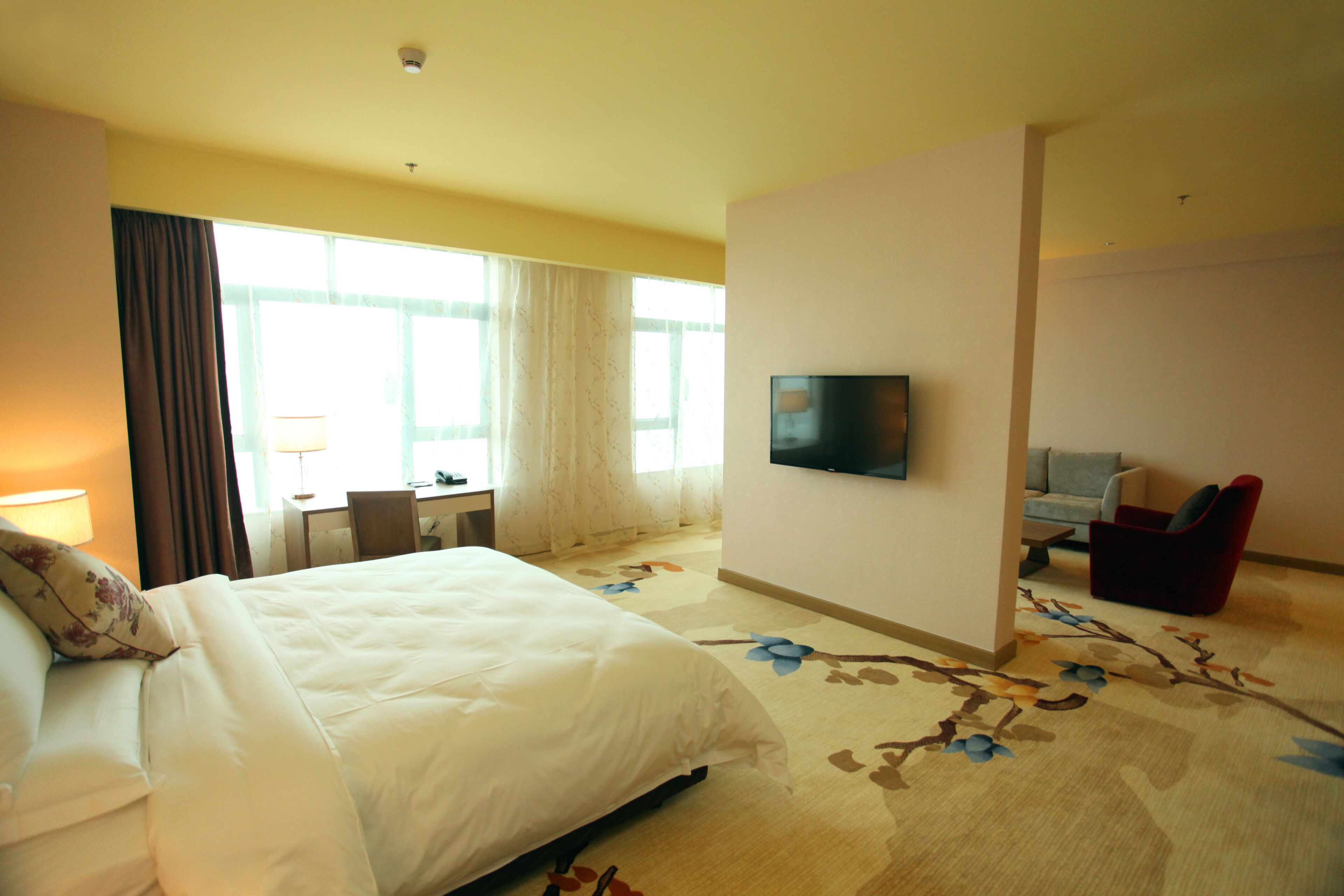 Signature Suite | Soundproofing, free WiFi, bed sheets