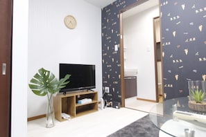 Apartment | Living area | Flat-screen TV