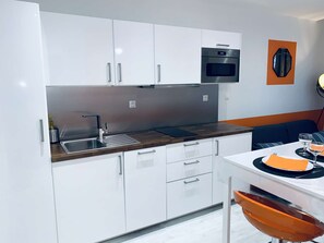 Fridge, microwave, dishwasher, coffee/tea maker