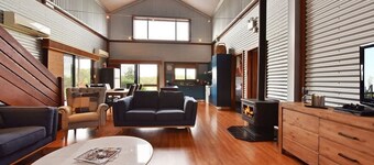 Kelman Cottage - Pool, Views & Wildlife